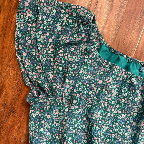 Flutter Sleeve Floral Print Midi Dress by J. Crew  Perfect for Spring Feminine - Picture 6 of 10